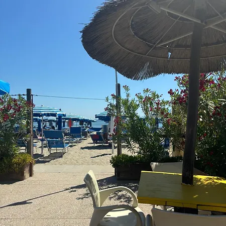 Hotel apartamentowy Long Village On The Sea With Private Included Lido Adriano